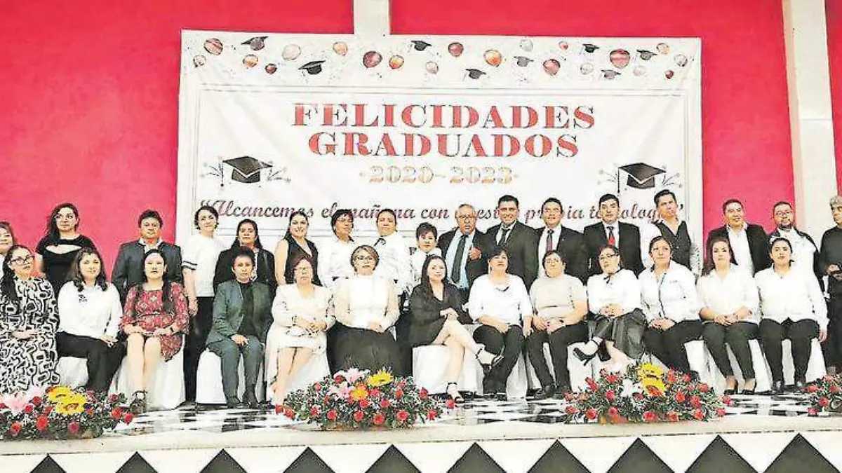 Celebran graduación alumnos del Cetis 132